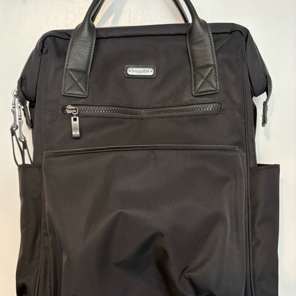 Baggallini Handbags - Baggallini Black Laptop Backpack